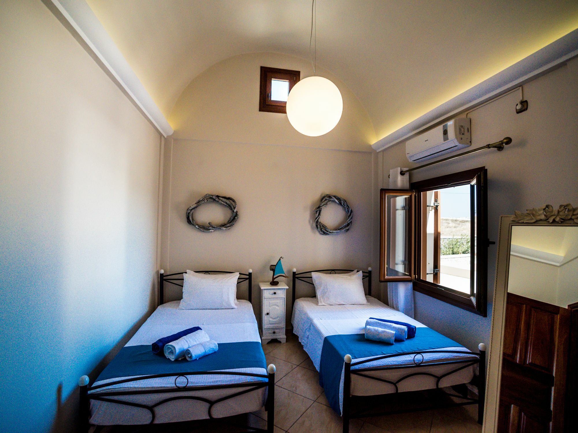 Vineyard Exclusive Suites Akrotírion 外观 照片